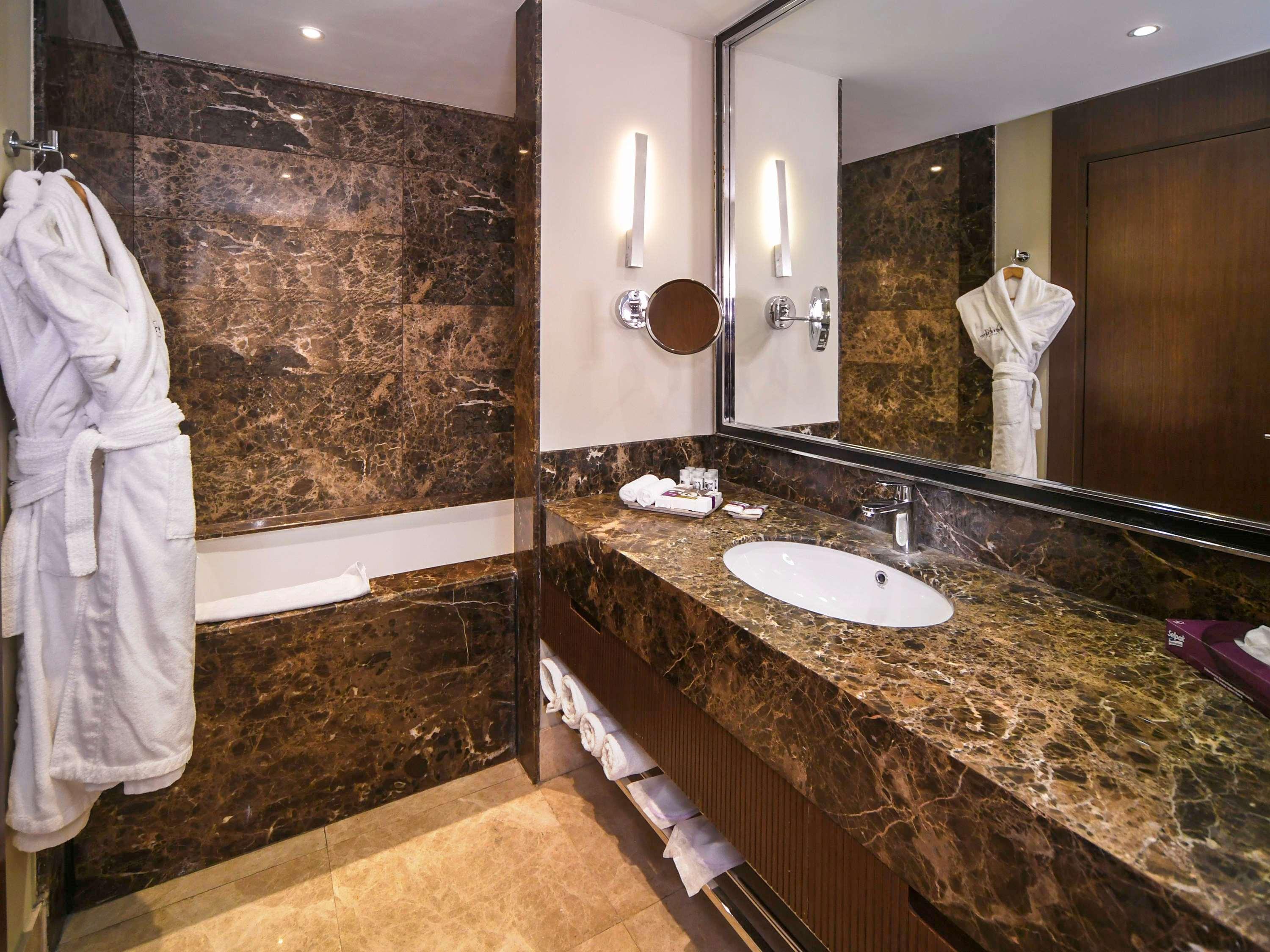 Mercure Istanbul West Hotel & Convention Center מראה חיצוני תמונה