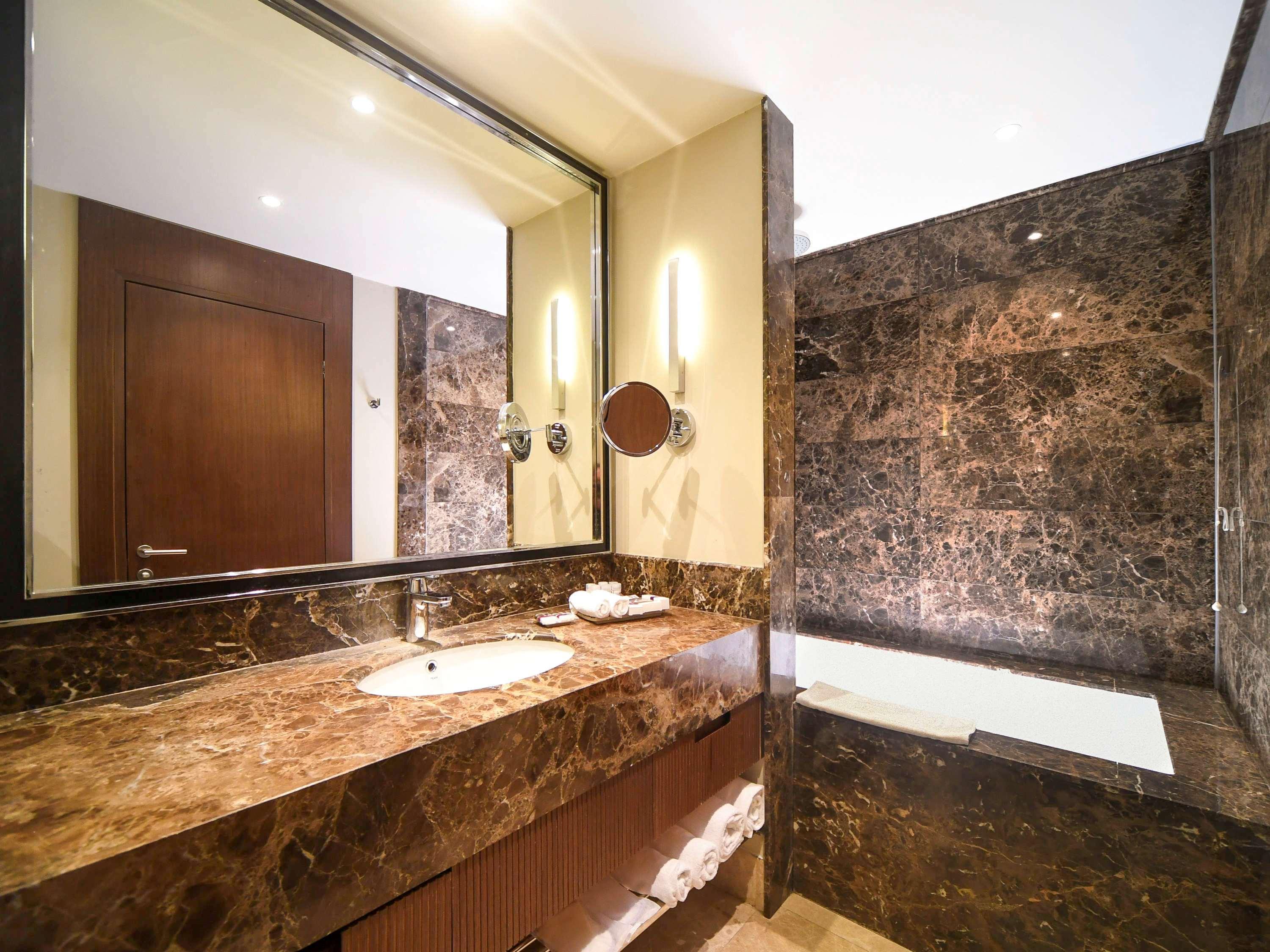 Mercure Istanbul West Hotel & Convention Center מראה חיצוני תמונה